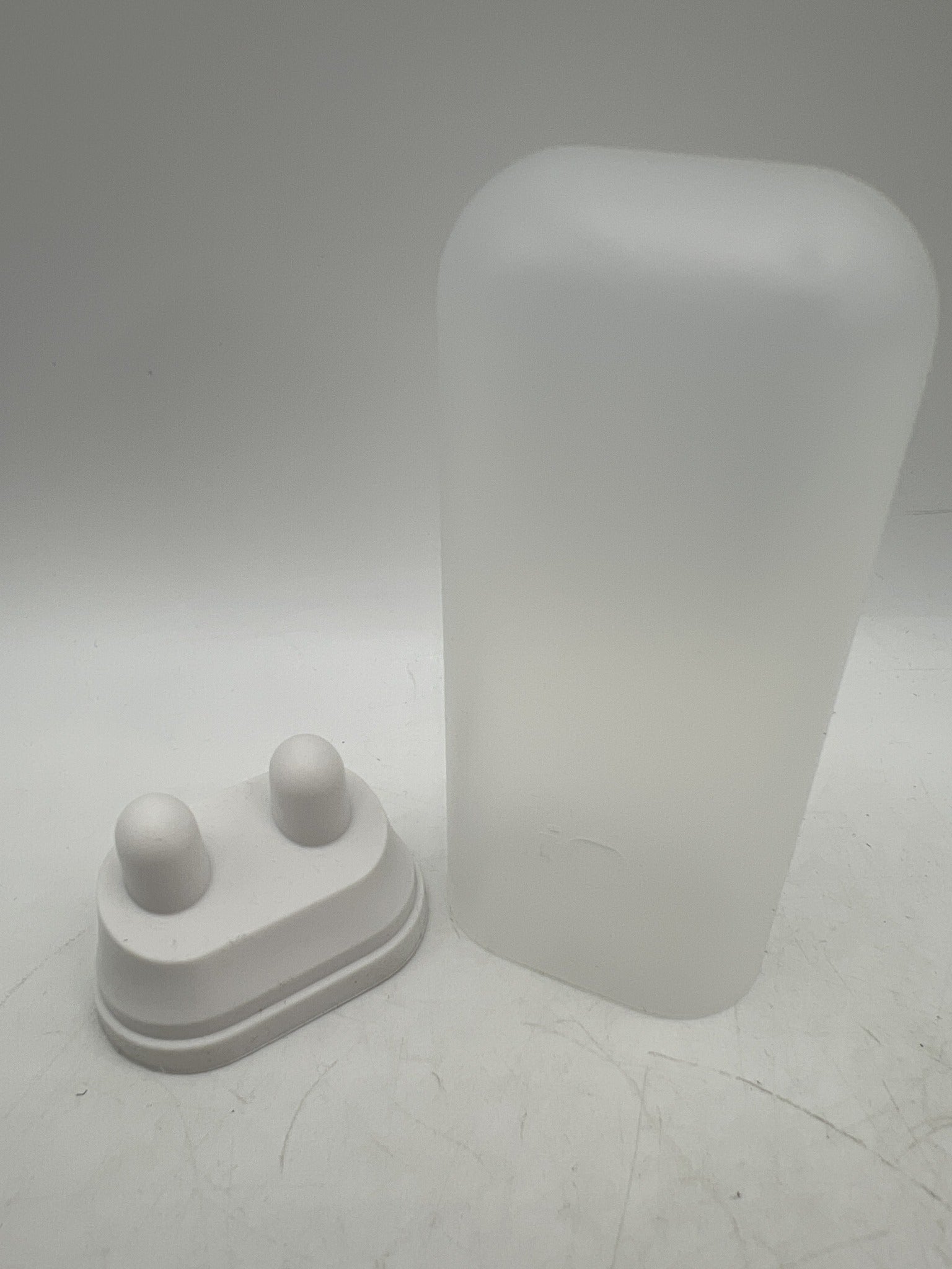 Oral-B iO Series 3 travel case and brush head holder