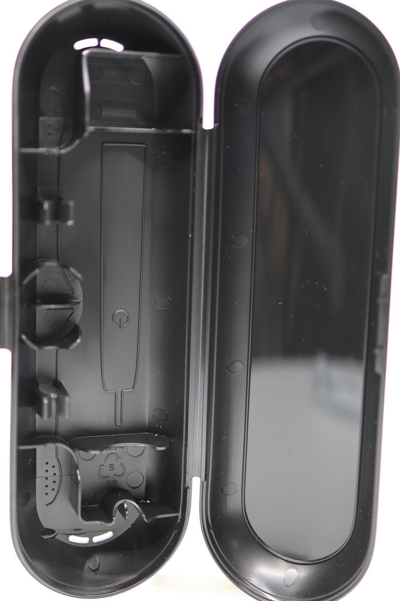 Philips Sonicare 5300 travel case open