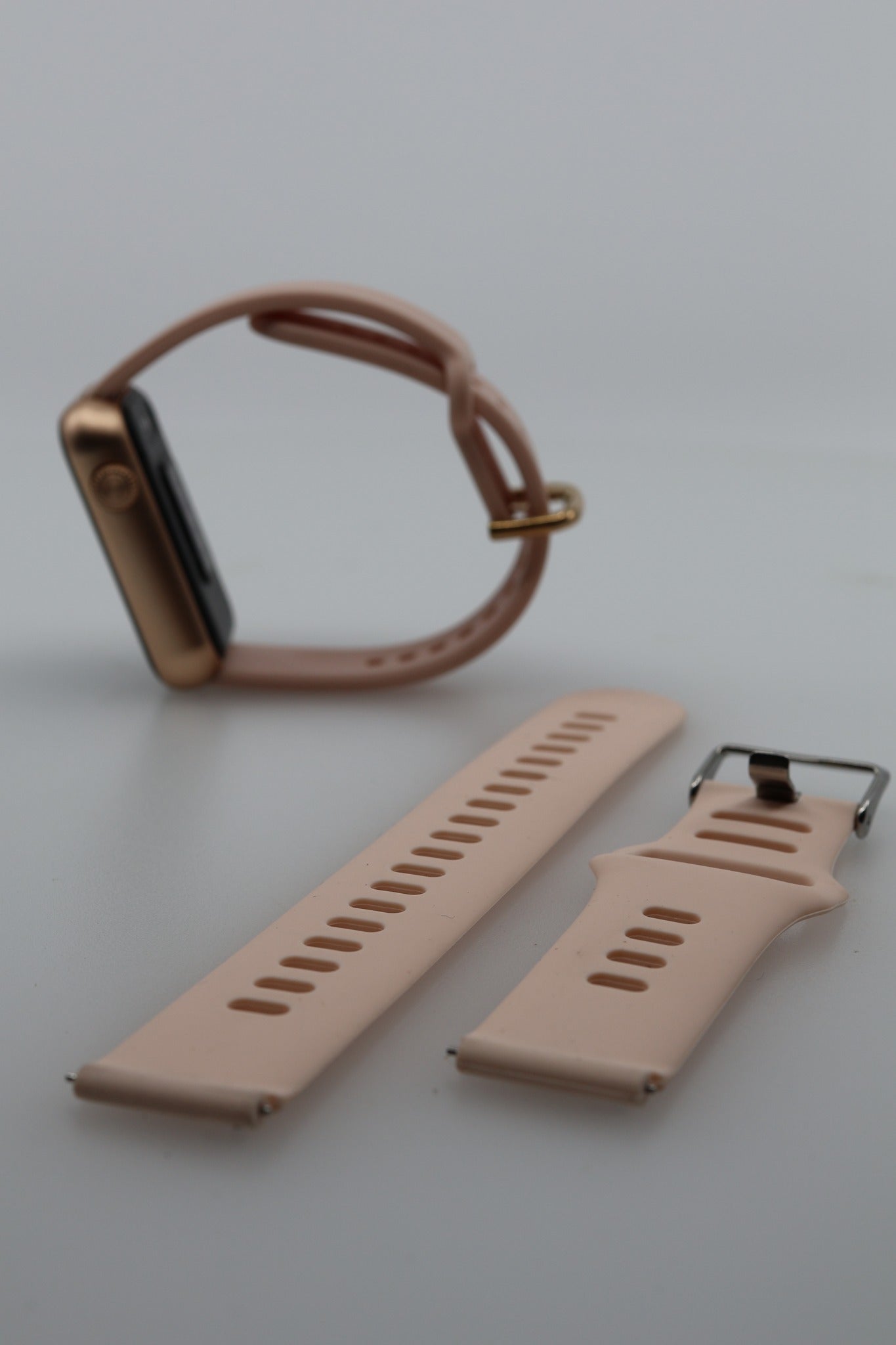EGQINR H38 Smartwatch with extra silicone band