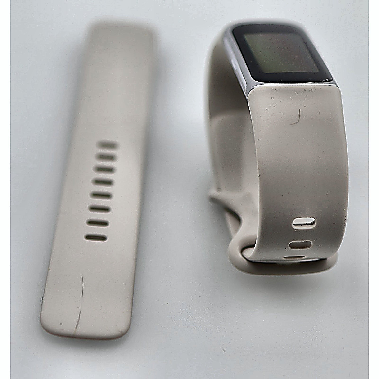 Fitbit Charge 6 tracker with both bands